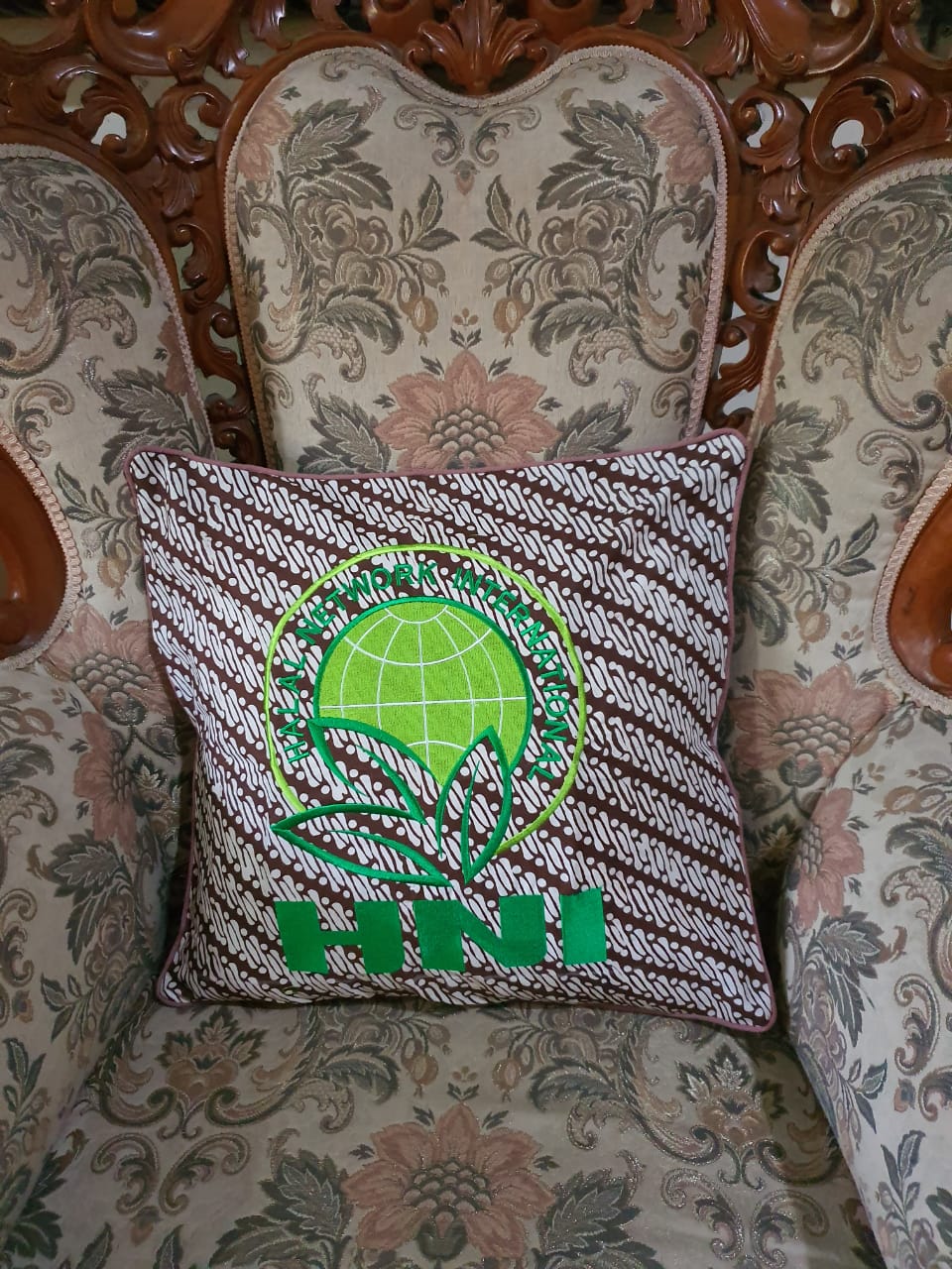 Sarung Bantal kursi Batik HNI (warna Sogan Coklat)
