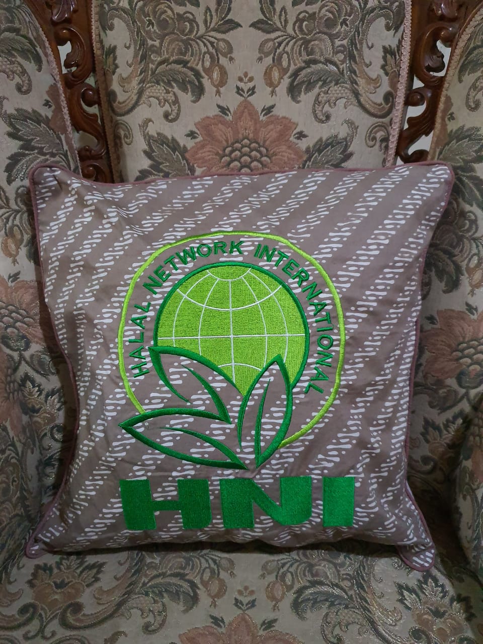Sarung Bantal kursi Batik HNI (warna Sogan Coklat)