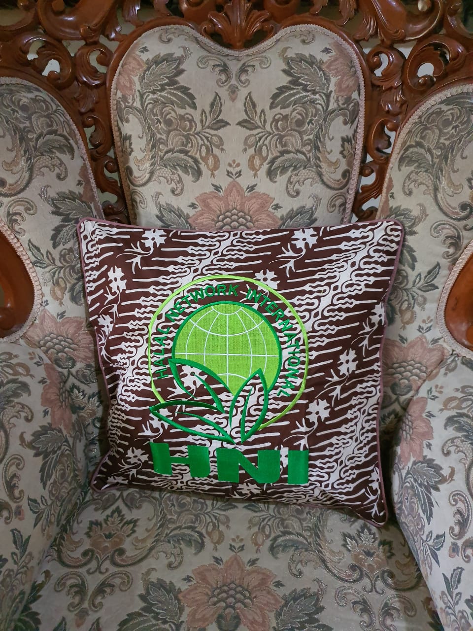 Sarung Bantal kursi Batik HNI (warna Sogan Coklat)