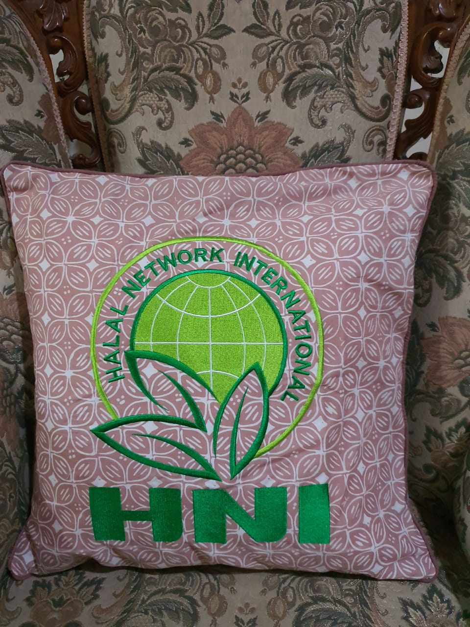 Sarung Bantal kursi Batik HNI (warna Sogan Coklat)