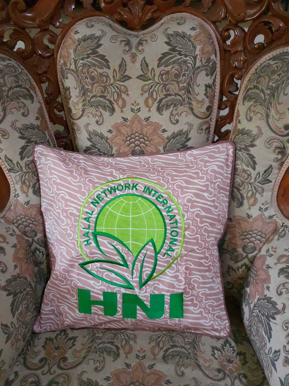 Sarung Bantal kursi Batik HNI (warna Sogan Coklat)