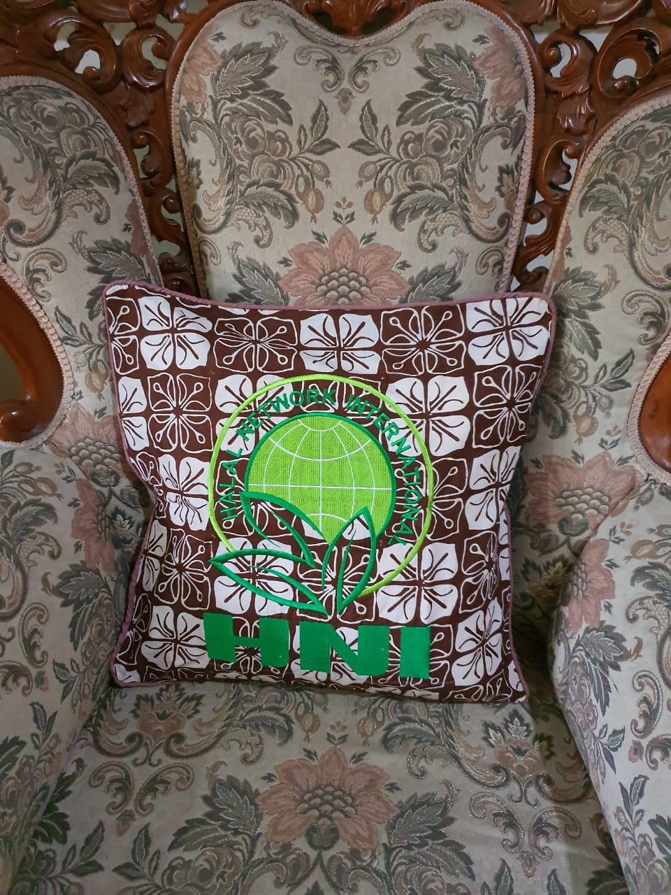 Sarung Bantal kursi Batik HNI (warna Sogan Coklat)